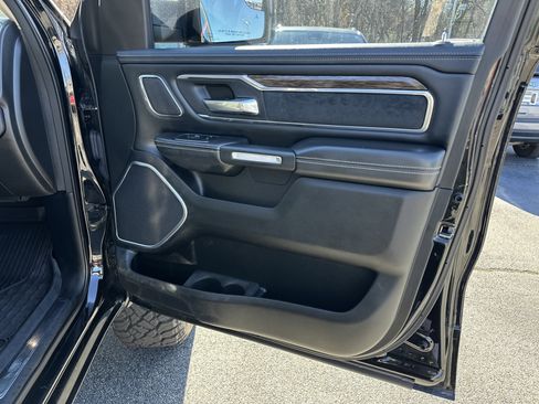 Used 2019 RAM 1500 Laramie image 17