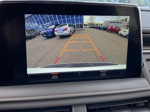 Used 2023 GMC Yukon XL SLT image 12