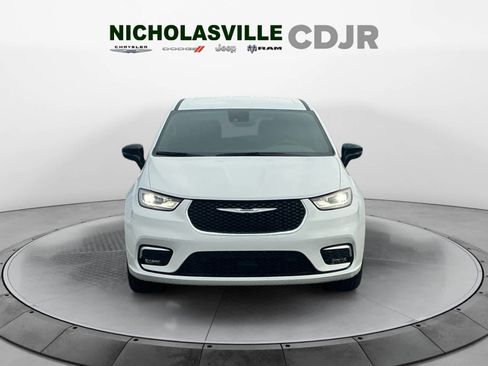New 2026 Chrysler Pacifica Select FWD image 8
