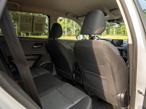 Used 2023 Nissan Rogue SV FWD image 16