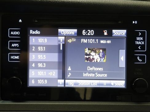 Used 2017 Toyota Sienna XLE image 9