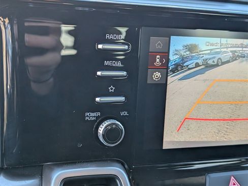 Used 2023 Kia Sorento LX image 16