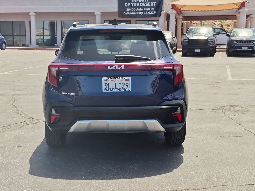 Used 2024 Kia Seltos EX FWD image 4