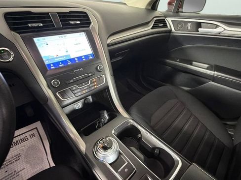 Used 2020 Ford Fusion SE FWD image 19