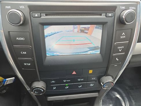 Used 2016 Toyota Camry SE image 18