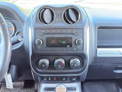 Used 2014 Jeep Compass Latitude AWD/4WD image 25