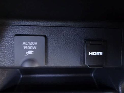 Used 2023 Toyota Sienna Platinum image 19