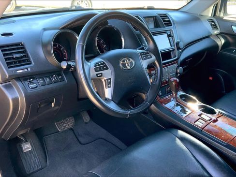 Used 2013 Toyota Highlander Limited image 18