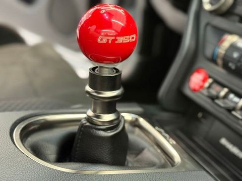 Used 2017 Ford Mustang Shelby GT350R w/ GT350R Equipment Group 920A RWD image 39