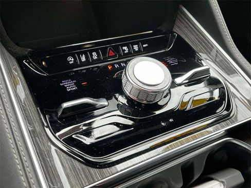 Used 2022 Jeep Wagoneer Series III w/ Flexible Seating Group image 34