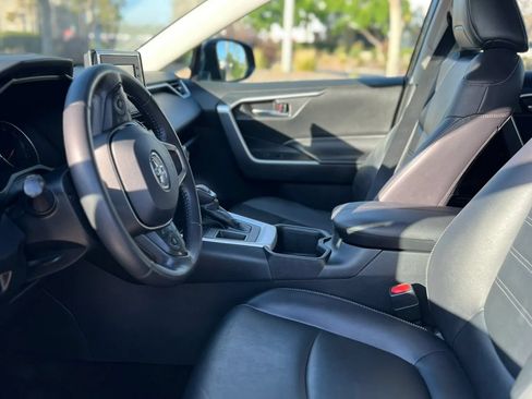 Used 2022 Toyota RAV4 XLE Premium FWD image 20