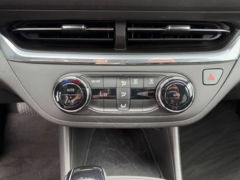 Used 2024 Buick Envista Preferred FWD image 28