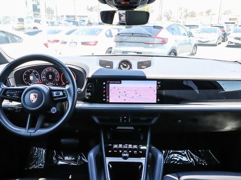 Used 2024 Porsche Cayenne AWD/4WD image 16