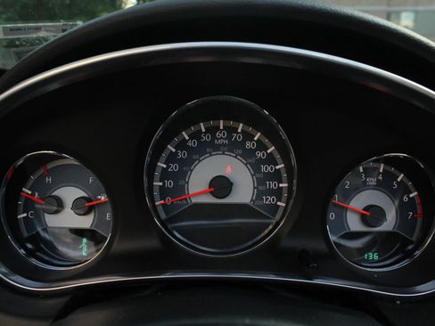 Used 2013 Chrysler 200 Limited FWD image 25