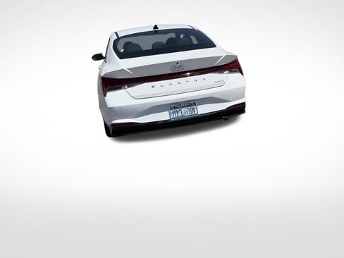 Used 2023 Hyundai Elantra Limited w/ Preferred Accessory Package FWD image 4