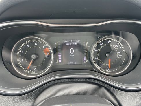 Used 2019 Jeep Cherokee Latitude Plus image 9