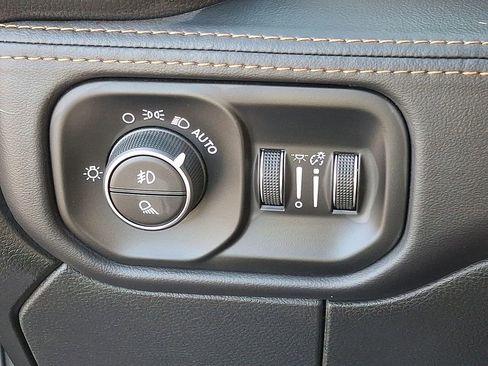 Used 2024 RAM 2500 Limited image 24