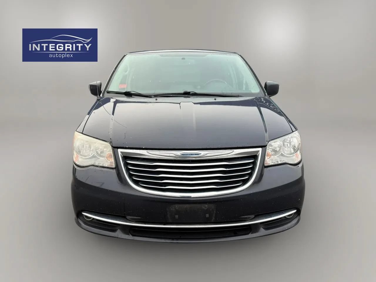 Used 2014 Chrysler Town & Country Touring FWD image 8