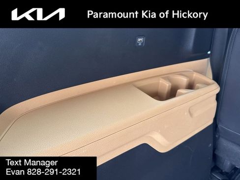 Used 2023 Kia Carnival EX image 14