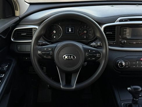 Used 2018 Kia Sorento L FWD image 17