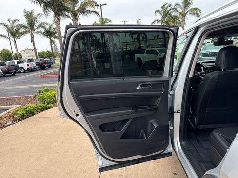 Used 2019 Volkswagen Atlas SEL R-Line AWD/4WD image 16