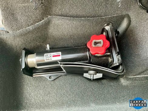 Used 2024 GMC Sierra 1500 SLT w/ SLT Premium Plus Package image 28