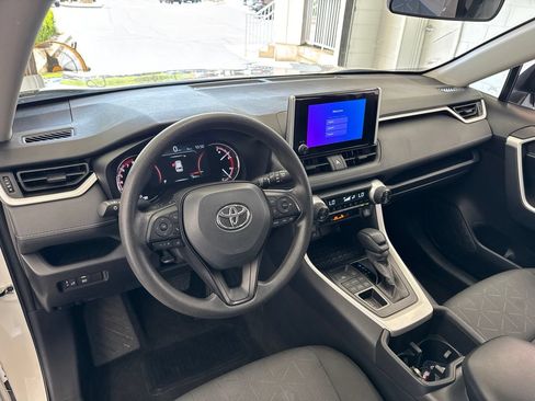Used 2025 Toyota RAV4 XLE AWD/4WD image 15