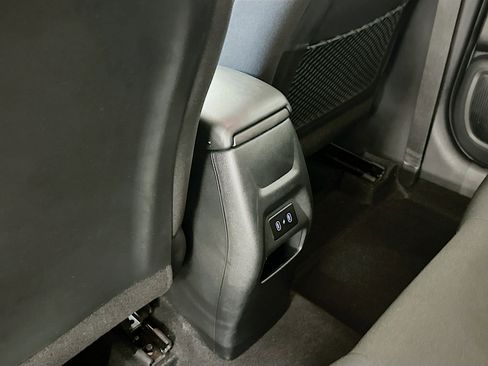 Used 2025 Hyundai Venue SEL image 28