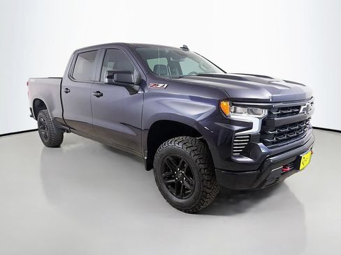 Used 2024 Chevrolet Silverado 1500 LT Trail Boss w/ Convenience Package II AWD/4WD image 4