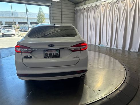 Used 2018 Ford Fusion SE FWD image 6