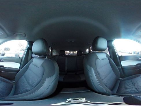 Used 2025 Chevrolet Trax LT image 42