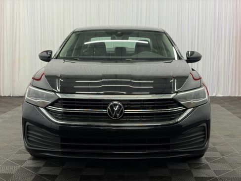 Used 2024 Volkswagen Jetta SE FWD image 3