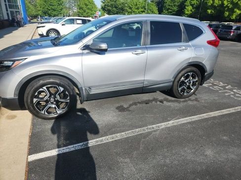 Used 2017 Honda CR-V Touring image 2