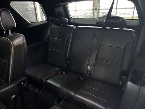 Used 2023 Chevrolet Traverse Premier image 32