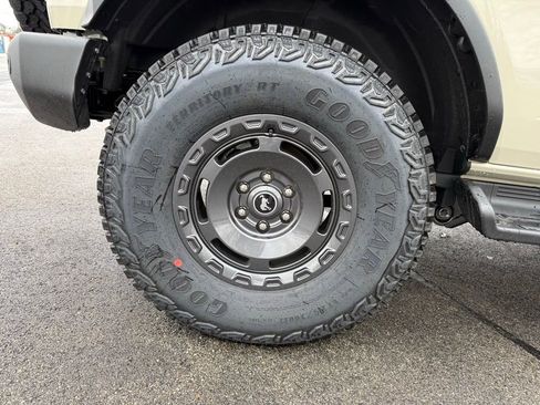New 2025 Ford Bronco Outer Banks w/ Sasquatch Package AWD/4WD image 13