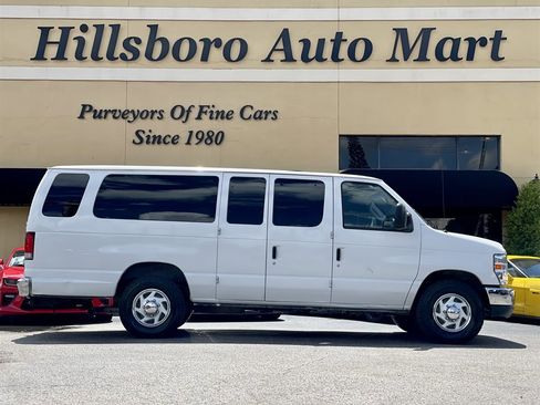 Used 2013 Ford E-350 and Econoline 350 XLT image 4