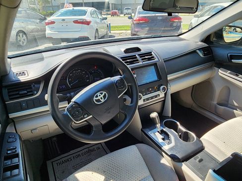 Used 2013 Toyota Camry LE image 17