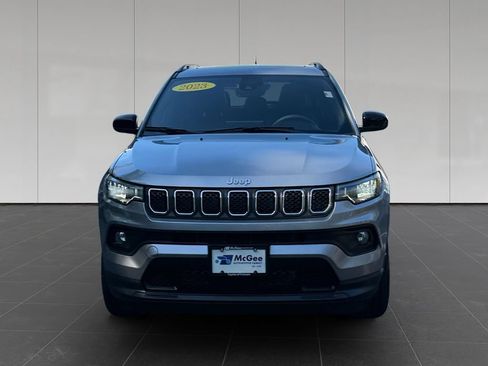 Used 2023 Jeep Compass Latitude w/ Sun and Sound Group AWD/4WD image 8