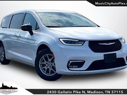 Used 2024 Chrysler Pacifica Touring-L
