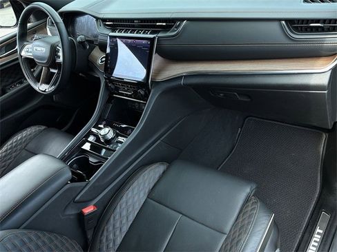 Used 2025 Jeep Grand Cherokee Summit image 37