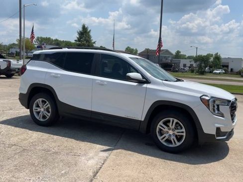Certified 2023 GMC Terrain SLE w/ Driver Convenience Package AWD/4WD image 2