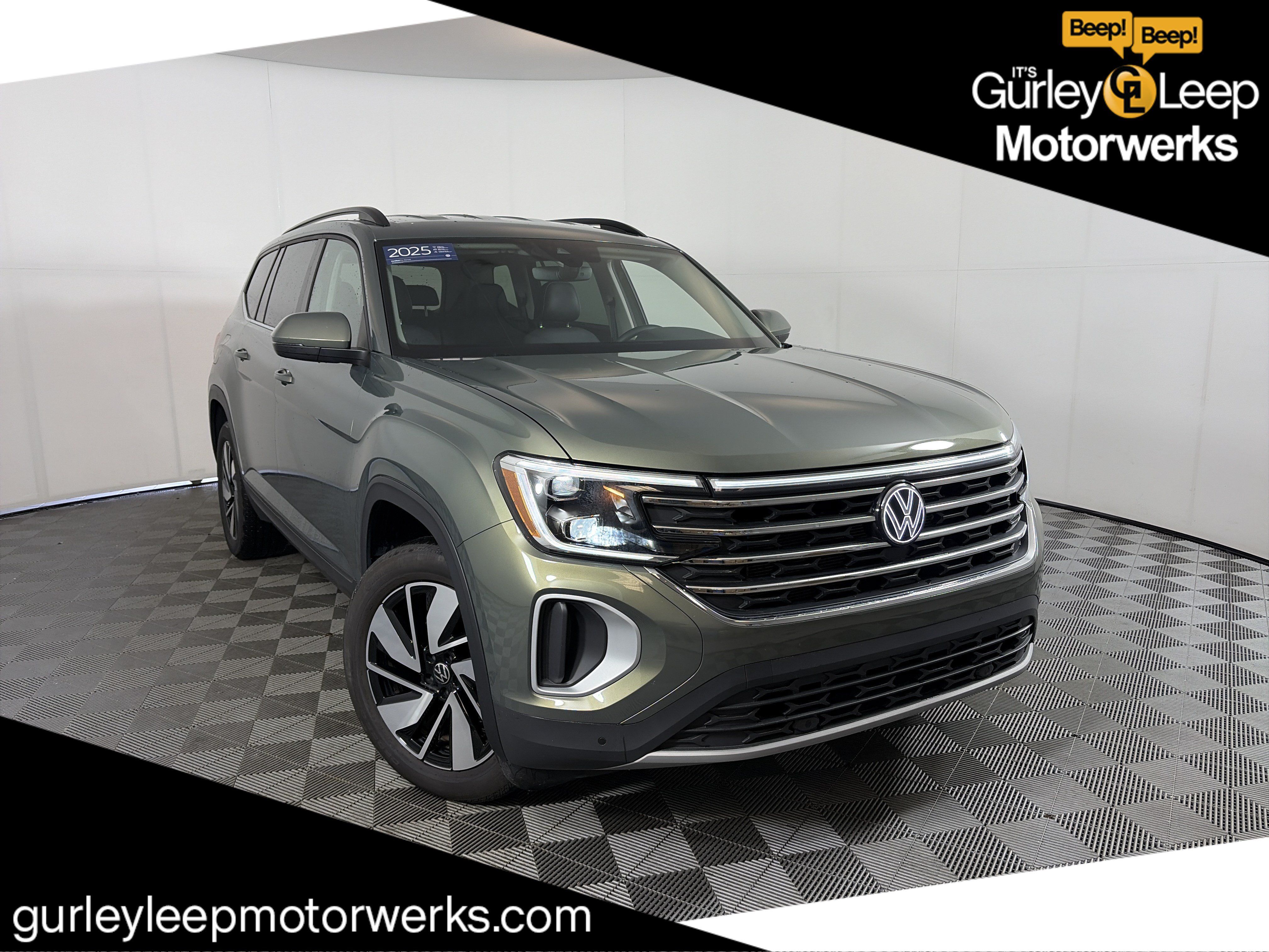 Used 2025 Volkswagen Atlas SE AWD/4WD image 1
