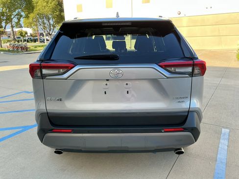 Used 2021 Toyota RAV4 Limited AWD/4WD image 7