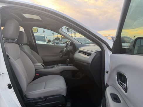 Used 2018 Honda HR-V EX image 32