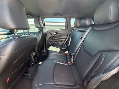 Used 2025 Jeep Compass Trailhawk AWD/4WD image 24