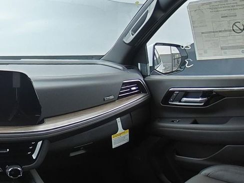 New 2026 Chevrolet Suburban High Country AWD/4WD image 27