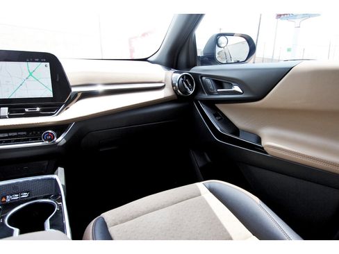 Used 2025 Chevrolet Equinox ACTIV w/ Convenience Package III image 12