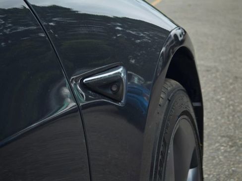 Used 2018 Tesla Model 3 Long Range RWD image 10