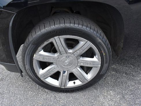 Used 2019 Cadillac Escalade Premium Luxury RWD image 33