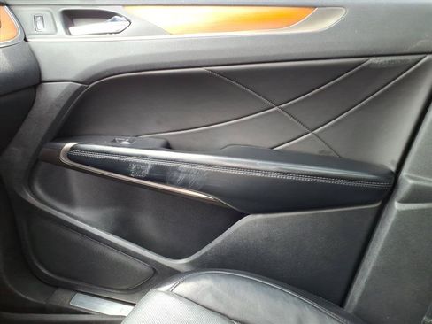 Used 2017 Lincoln MKC Reserve FWD image 25